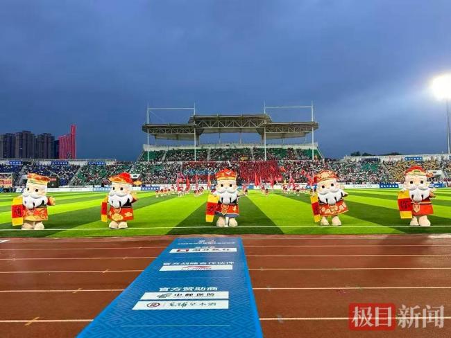一万多人喊了一晚上 愣是一球没进 雨夜激战未破僵局