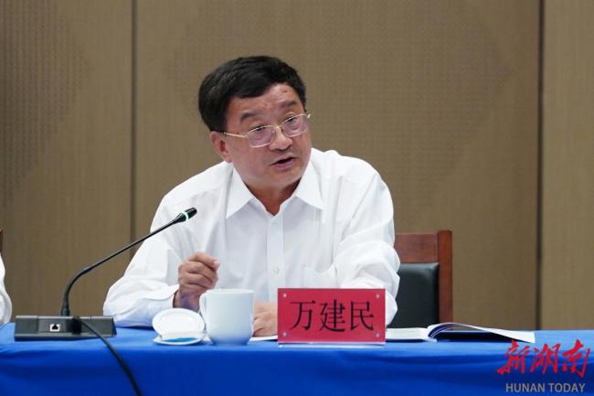 湖南省委邀院士專家座談學(xué)習(xí)袁隆平 傳承科技創(chuàng)新精神