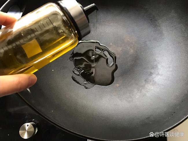 食用油開(kāi)封近倆月就報(bào)廢？真別吃了 氧化風(fēng)險(xiǎn)需警惕
