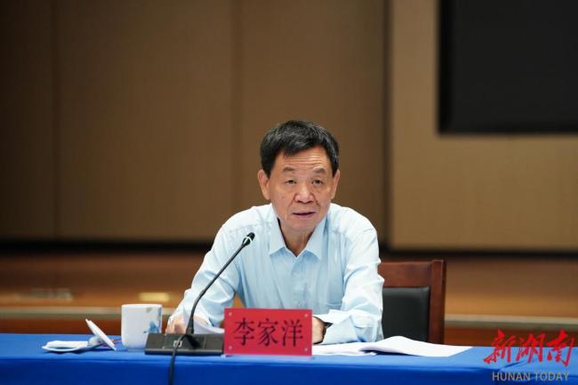 湖南省委邀院士专家座谈学习袁隆平 传承科技创新精神