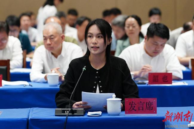 湖南省委邀院士專家座談學(xué)習(xí)袁隆平 傳承科技創(chuàng)新精神