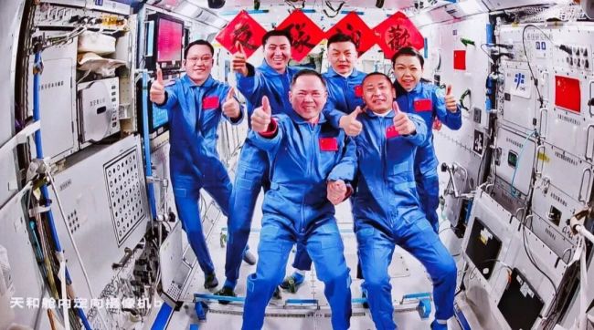 第八次“太空会师”!“全家福”上新!
