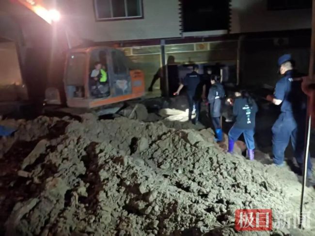 記者五進(jìn)白水河村：運(yùn)物資騾馬隊(duì)下崗 救援通道全面暢通