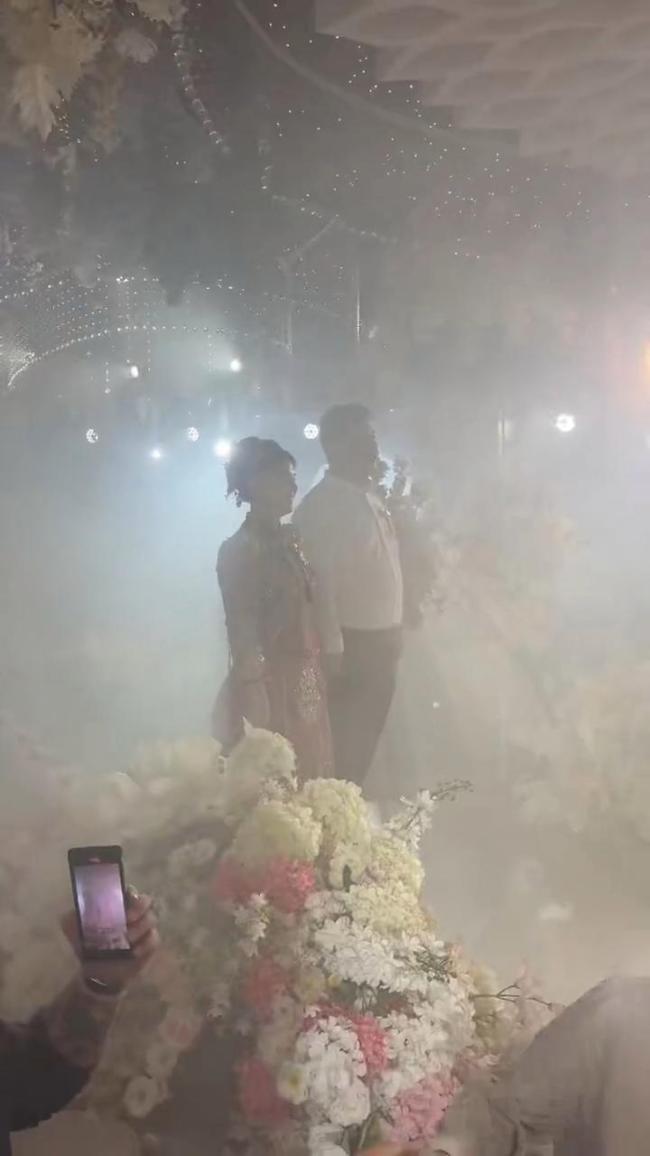 婚礼仪式现场突冒大量烟雾 酒店回应