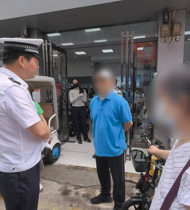 “老頭樂”能賣卻不能上路？記者實(shí)探 武漢街頭現(xiàn)查處行動(dòng)