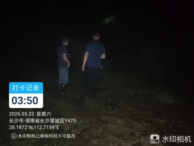 突降暴雨村干部挨个通知村民撤离