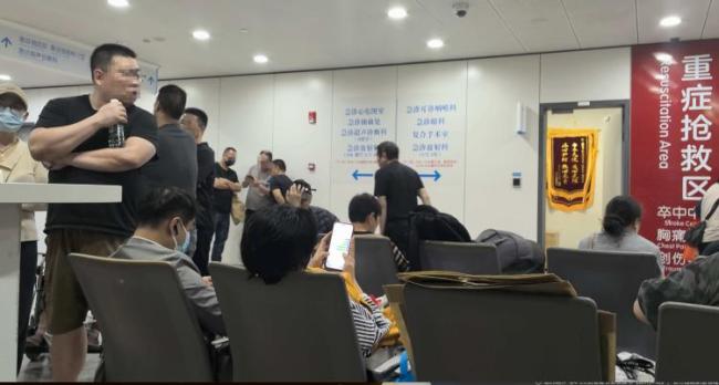男子夜間急診排隊2小時才看上病 醫(yī)院資源調(diào)配引關(guān)注