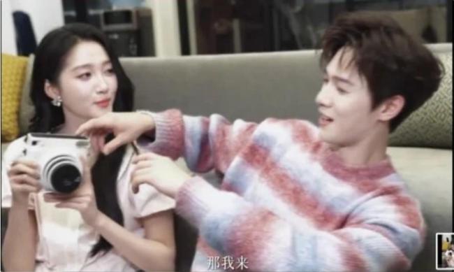 耀眼定档 李昀锐关晓彤甜蜜互动引期待