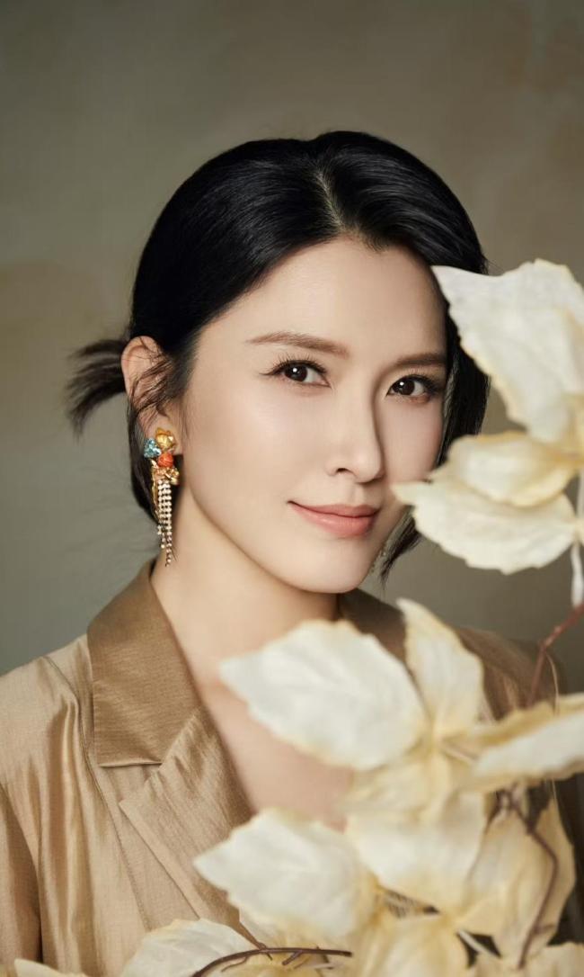 徐洁儿发长文 告别赛琳娜脚色激发烧议