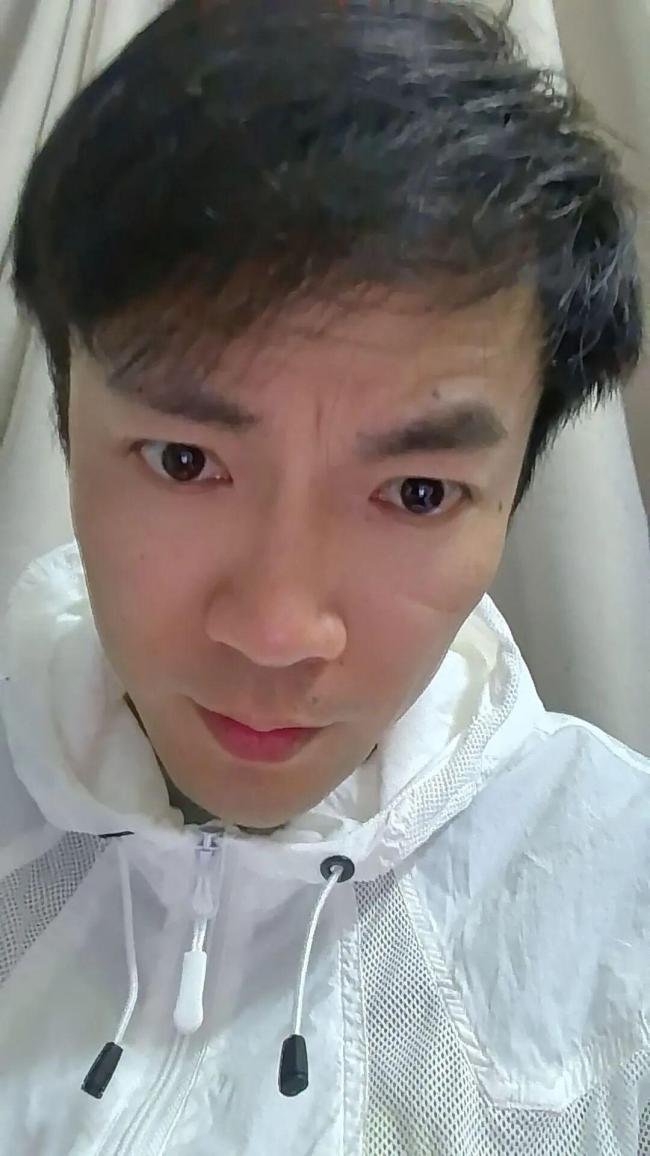 男子釣魚時意外救起溺水女孩 不會游泳的他縱身跳河救人