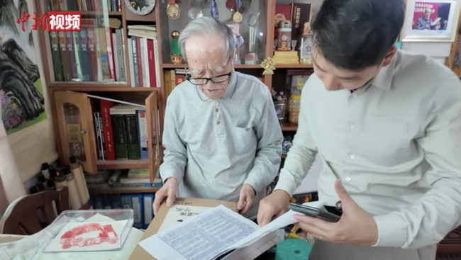 耄耋老人70年拍摄十几万张时代底片 热爱不老