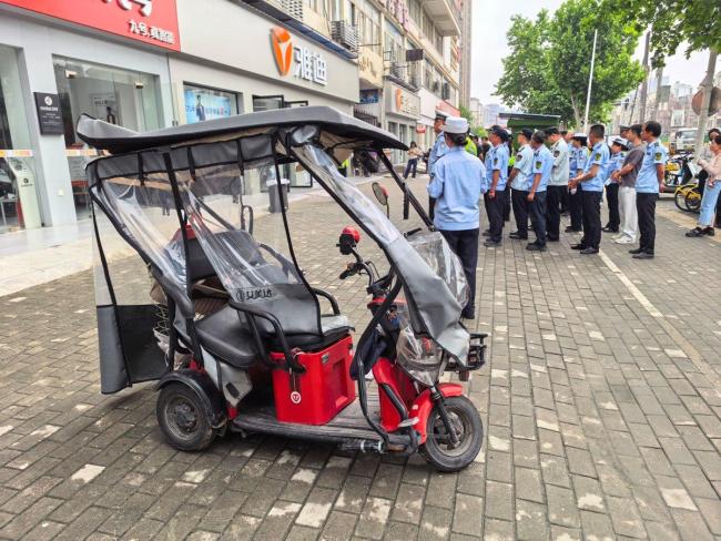 老頭樂"能賣為何卻不能上路：安全隱患引關注