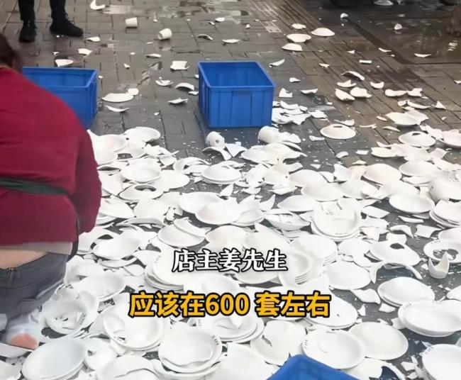 海底撈:停止攜寵就餐試點 爭議后調(diào)整政策