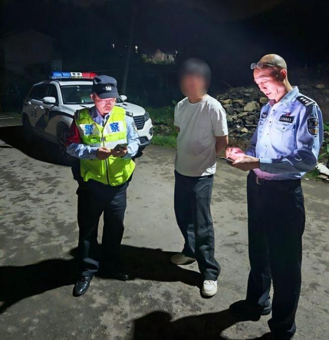男子深夜“赴约”被民警拦截