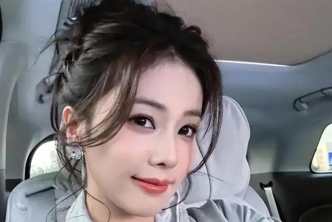 李晨涨粉近百万 白鹿捐款百万助灾区儿童