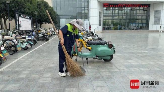 33岁环卫女工边扫地边考研 梦想成真励志前行