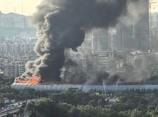 深圳一快速路起火隔音棚燒毀 事故責(zé)任與損失引熱議
