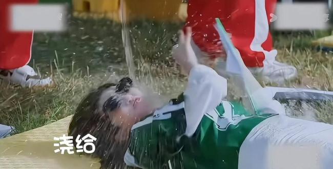 李晨涨粉近百万 白鹿捐款百万助灾区儿童