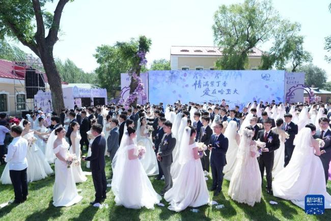 哈工大为187对博士生办婚礼 浪漫祝福传递