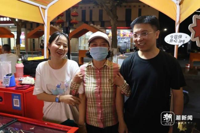 妈妈摆摊带女儿冲刺高考：均患罕见病 母女俩的希望之光