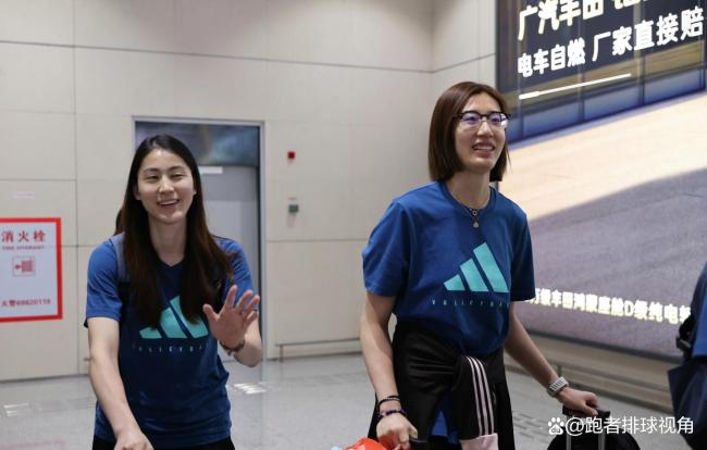 中国女排新球衣亮相 备战南京站比赛