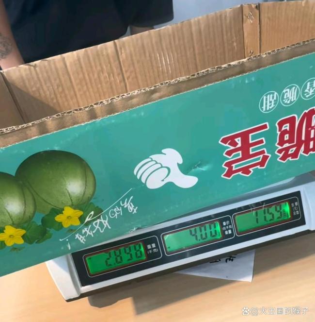 箱子重3斤!水果箱纸板内被指藏水泥 增重套路引热议