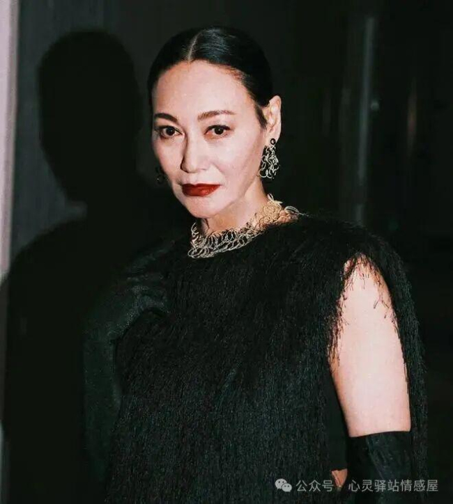 惠英红66岁拿下Loewe全球广告 逆龄翻盘典范
