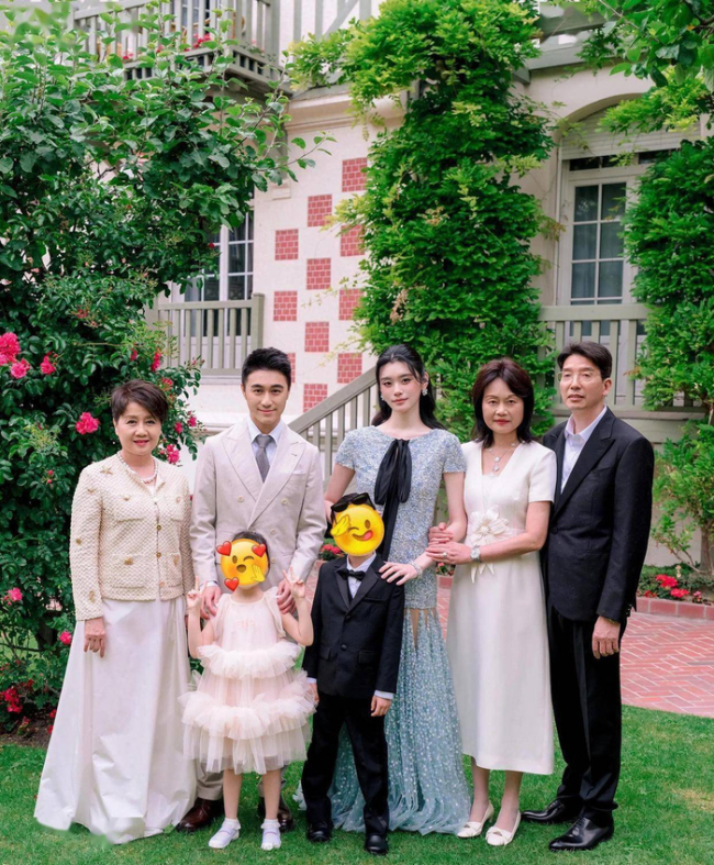 奚梦瑶何猷君婚典嘉宾曝光,泰国首富令嫒出席,小明站C位气场全开 七年应承终好意思满