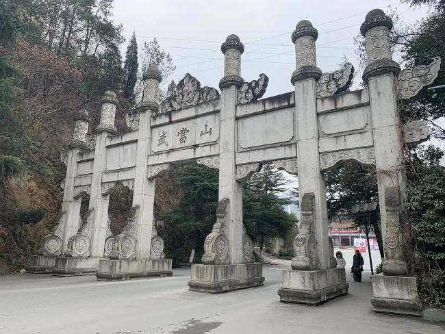 辭職上山的年輕人最后還是下山了 尋找生活的真諦
