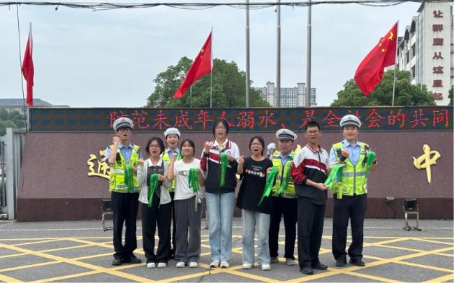 湖北通城公安助力学子圆梦高考 绿飘带护航逐梦路