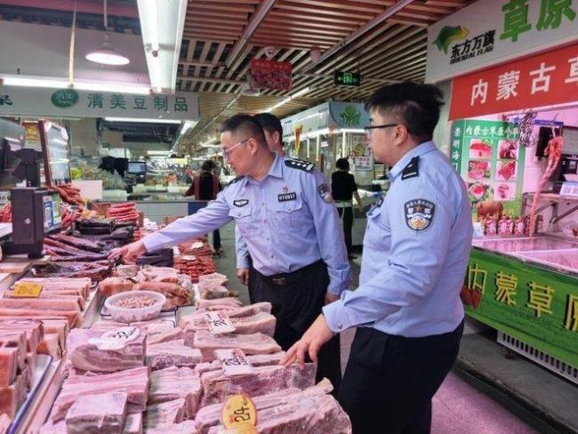 店家用猪肉制驴肉火烧销售额50万被抓 卤猪肉冒充驴肉被查