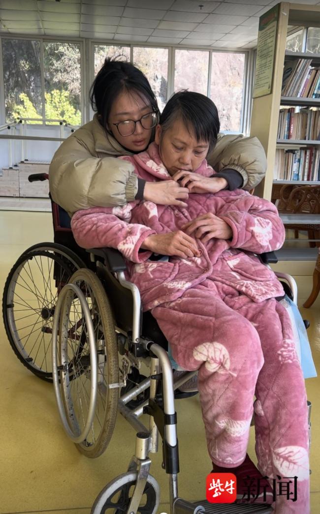 31歲美女模特祖孫三代同患罕見病 堅強(qiáng)面對命運(yùn)挑戰(zhàn)