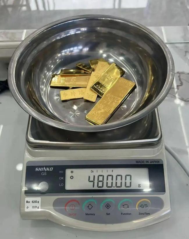警方打掉犯罪團(tuán)伙現(xiàn)場(chǎng)查獲大量現(xiàn)金 無(wú)人機(jī)反制擒獲現(xiàn)行