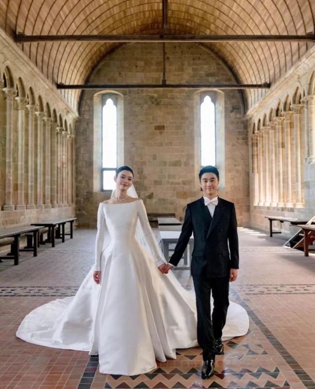 奚梦瑶晒照感谢婆婆 四太珍藏珠宝见证婚礼