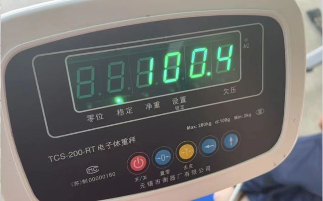 12歲男孩一頓半斤肉體重200斤 肥胖問題引關(guān)注