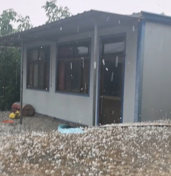 河北一地冰雹大如雞蛋砸爛成熟西瓜