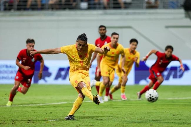 中国男足2-1新加坡 客场胜利延续不败纪录