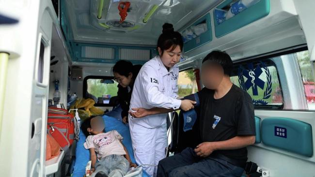 一家被困京西野山4天 近300人搜救 深山营救始末