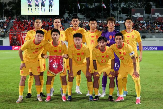 中国男足2-1新加坡 客场胜利延续不败纪录