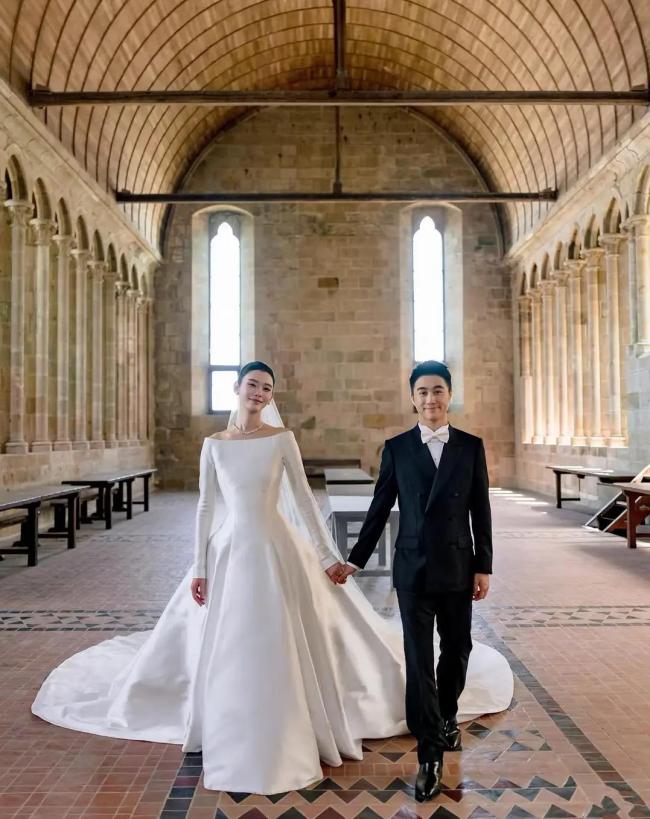 奚梦瑶晚晚婚礼审美 氛围感对决