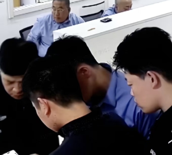患癌老民警在派出所外敬禮？警方回應(yīng) 騙局被揭穿