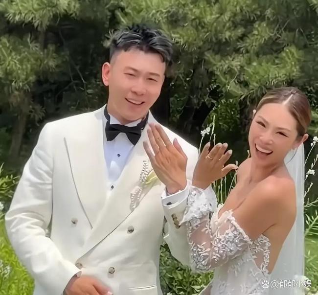 曝“大黑?！崩畛棵妹媒Y(jié)婚 低調(diào)婚禮引關(guān)注
