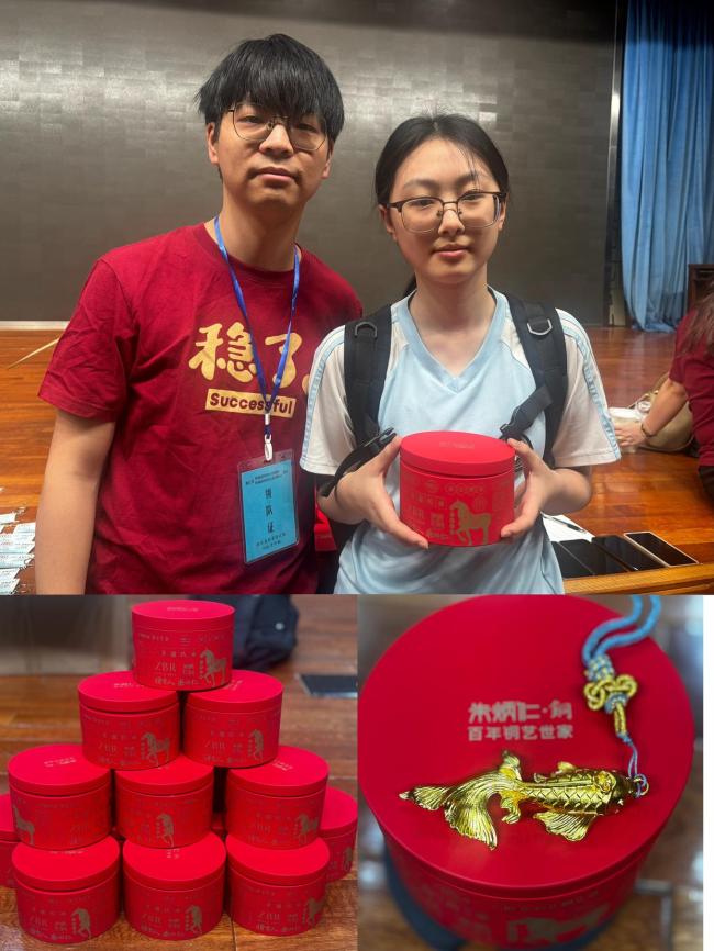 杭二中考點(diǎn)第一個出來考生評語文卷 考場內(nèi)外溫情滿滿