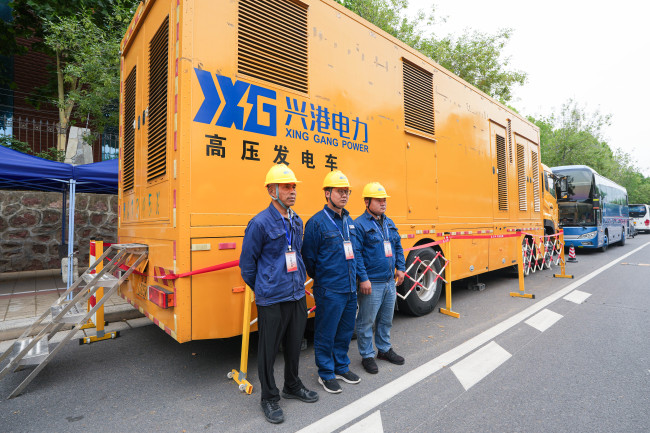 每一份默默值守都是給考生的底氣 無聲守護者