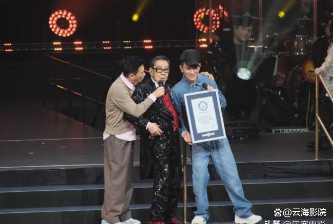 胡枫开演唱会聚齐半个港圈大咖 港乐黄金年代再现