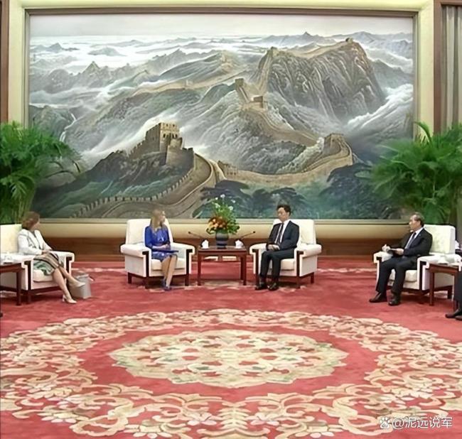 要赢了吗？泽连斯基到伦敦会见英法德三兄弟，对着镜头开心比V字手 局势微妙变化