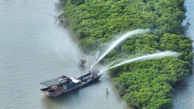 “疏浚利器”保護平陸運河生態(tài) 大國重器助力通航