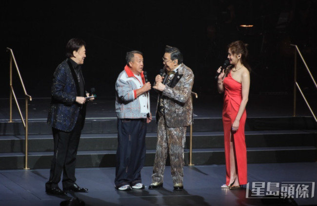 94岁胡枫开演唱会半个娱乐圈都到了 创全球最年长纪录