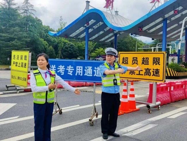 考生忘带身份证骑手7分钟送来 交警暖心护考举措