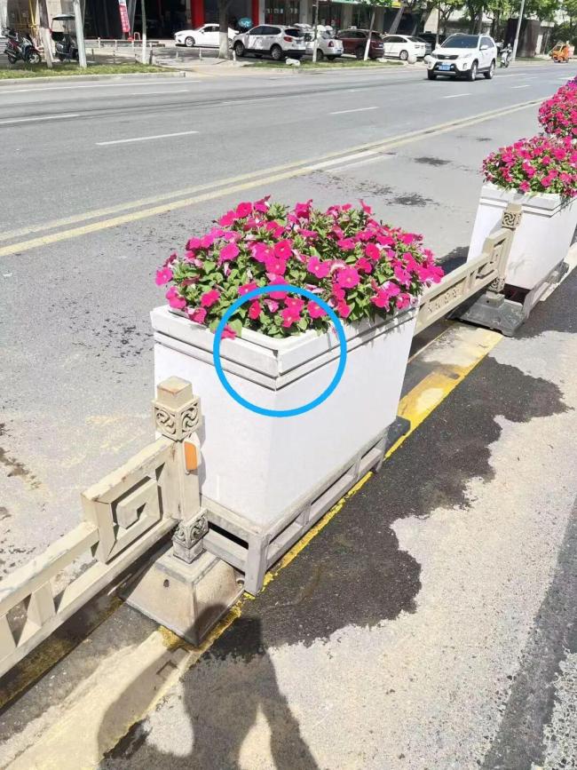 車主撞壞護(hù)欄被索賠10840元 價(jià)格虛高引爭議